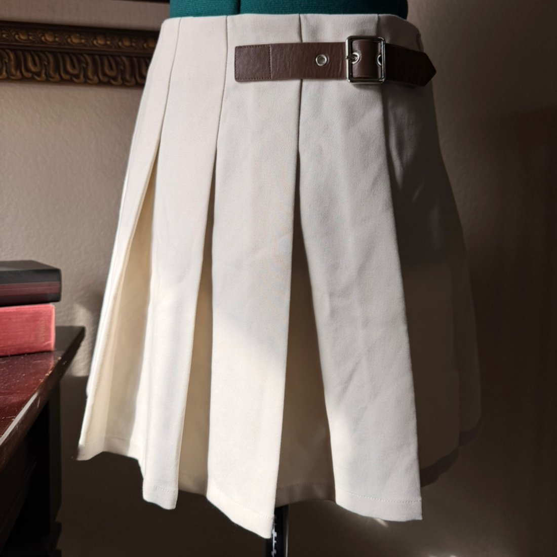 Urban Revivo Cream Pleated Mini Skirt – US 6